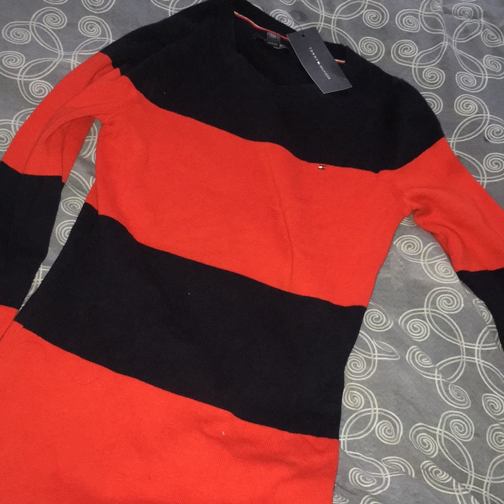 Tommy Sweater - Picture 2 of 2